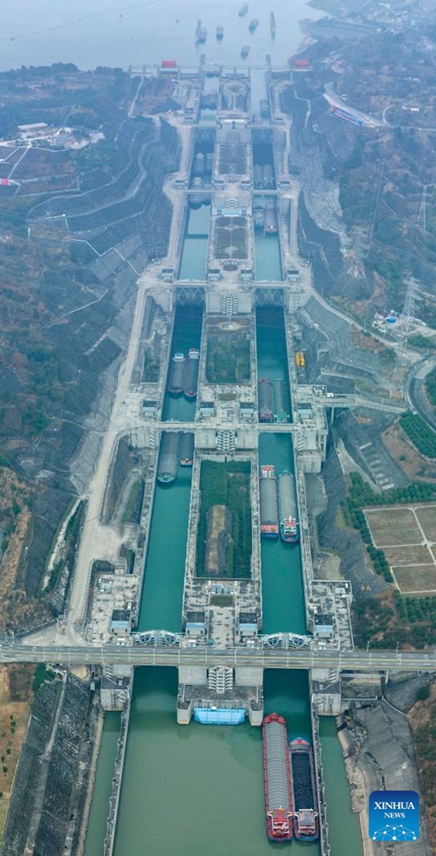 This aerial photo taken on Jan. 2, 2023 shows ships passing through the five-tier ship locks of the Three Gorges Dam in Yichang, central China's Hubei Province. Photo: Xinhua
