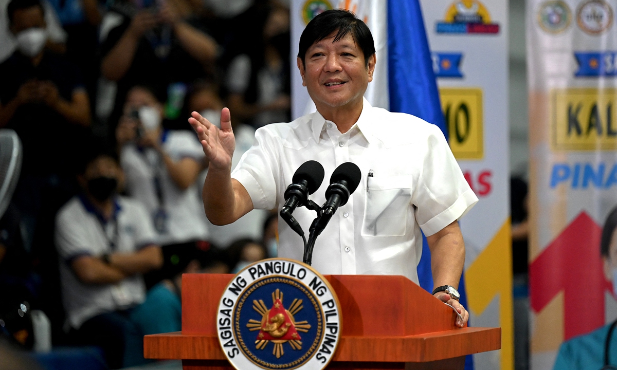 Philippine President Ferdinand Marcos Jr delivers a speech during his visit to a vaccination site in Manila on August 1, 2022.Photo: AFP
