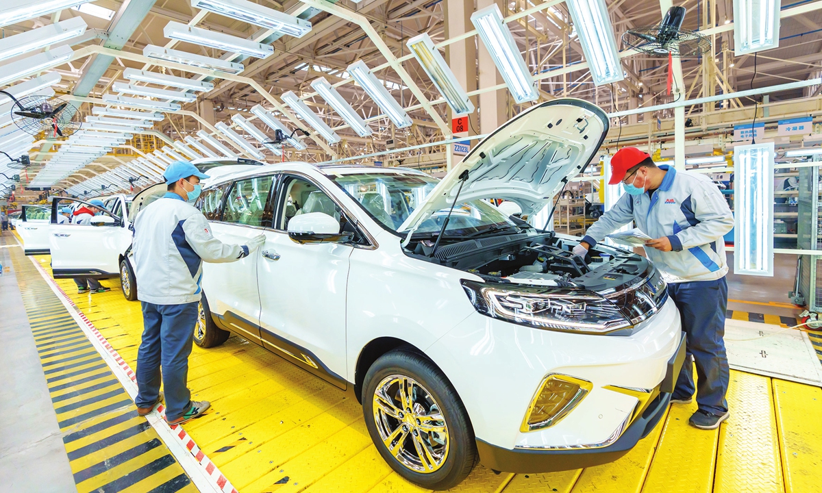 Employees assemble NEVs in a workshop in Yuncheng, North China's Shanxi Province on December 8, 2022. Photo: VCG