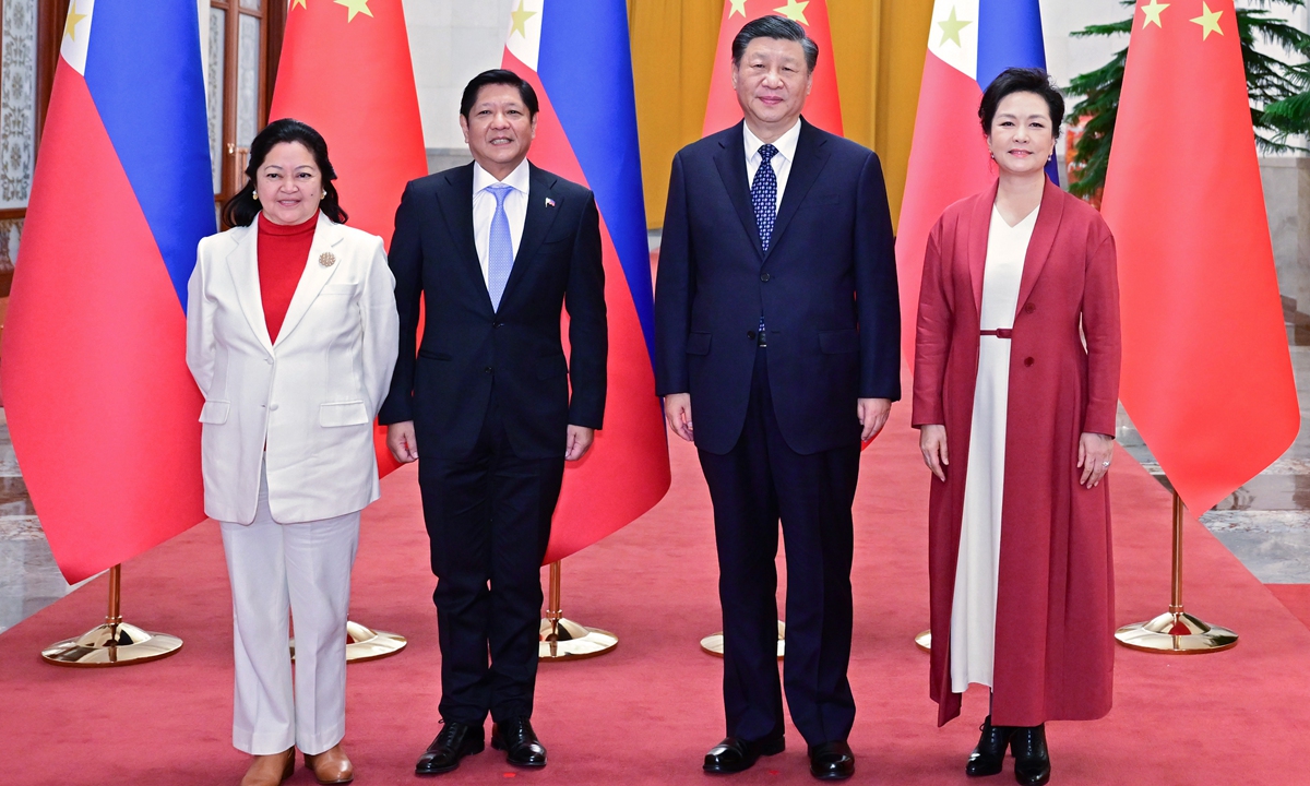 Chinese President Xi Jinping and his wife Peng Liyuan hold a welcome ceremony for Philippine President Ferdinand Romualdez Marcos Jr and his wife Maria Louise at the Great Hall of the People in Beijing on January 4, 2023, ahead of the two leaders' meeting. Photo: Xinhua
