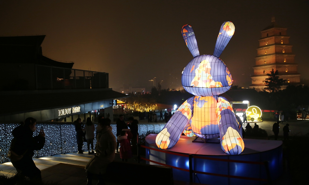 A rabbit-shaped lantern in Xi'an, Shaanxi Province  Photo: VCG
