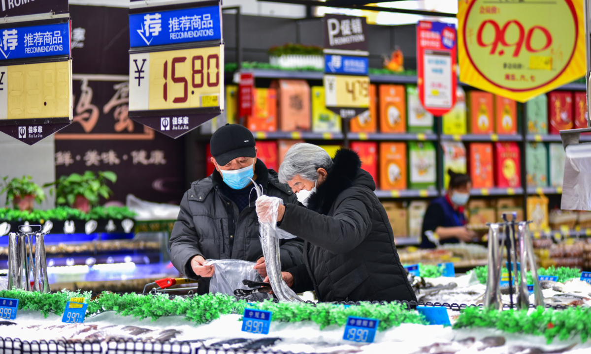 Shoppers at a supermarket in Qingzhou, East China's Shandong Province on February 10, 2023 Photo: IC