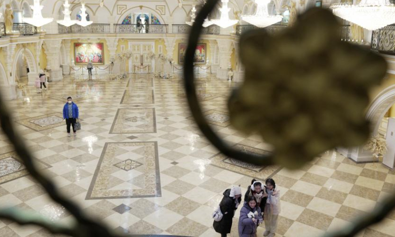 People visit the Volga Manor in Harbin, northeast China's Heilongjiang Province, Jan. 26, 2023. The Volga Manor, a Russian culture-themed park, turned into an ice and snow world during the Spring Festival, attracting lots of visitors. Photo: Xinhua