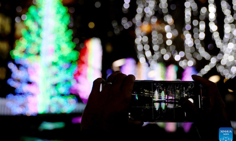 People visit a winter light show at Canary Wharf in London, Britain, on Jan. 27, 2023. Photo: Xinhua