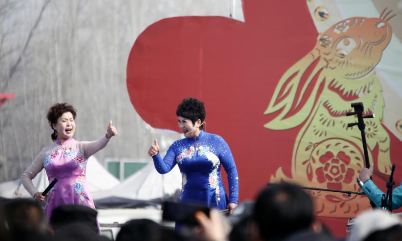 Folk artists perform at the Quyi fair in Majie Village of Baofeng County, central China's Henan Province, Feb. 3, 2023. Photo: Xinhua