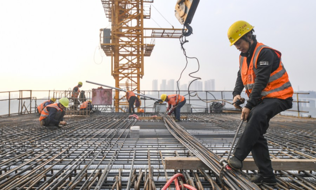Workers are on duty at the construction site of the Huafu mega bridge at the Sichuan-Chongqing section of the Chongqing-Kunming high-speed railway in southwest China's Chongqing Municipality, Nov 28, 2022. Photo:Xinhua