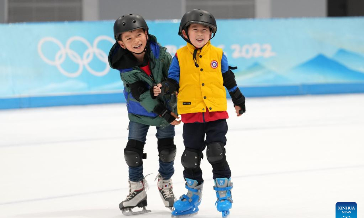 Two boys enjoy skating at the National Speed Skating Oval in Beijing, capital of China, Jan 30, 2023. Photo:Xinhua