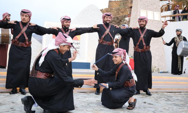 Iraqi performers dance during the Qemam International Festival for Mountain Performance Arts, at a village of Aseer region, Saudi Arabia, Jan. 25, 2023. The second edition of the festival will be held from Jan. 20 to 27. Photo: Xinhua