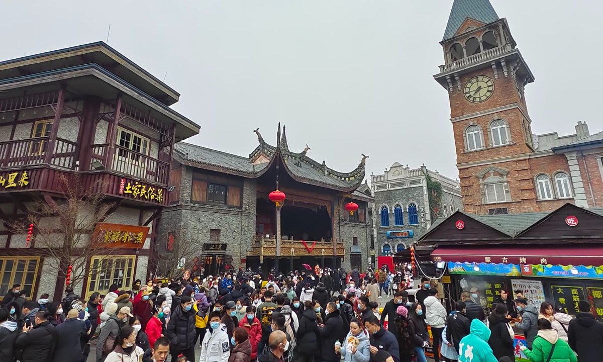 Visitors enjoy the Spring Festival celebrations and festive activities in Hankouli, a scenic spot in Wuhan, Central China’s Hubei Province, on the second day of the 2023 Chinese New Year. Photo: IC