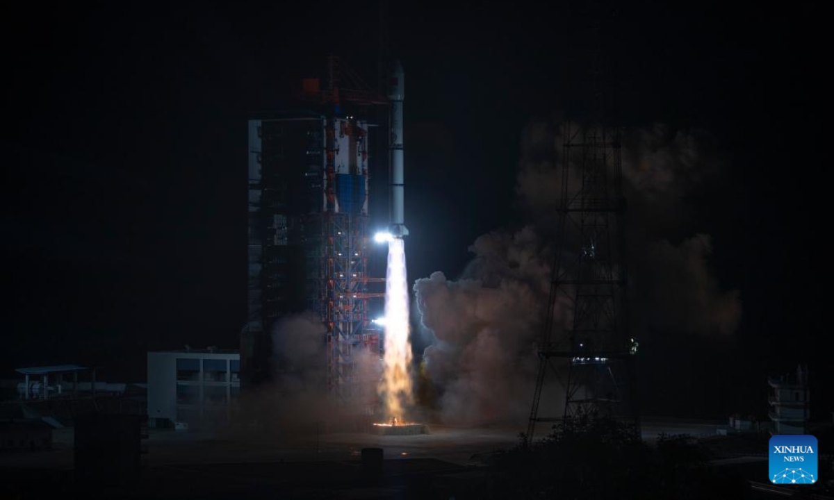 A Long March-2C carrier rocket carrying the APSTAR-6E telecommunication satellite blasts off from the Xichang Satellite Launch Center in southwest China's Sichuan Province on Jan 13, 2023. Photo:Xinhua