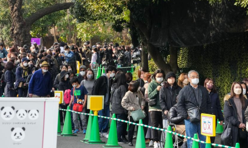 Visitors line up to see giant panda Xiang Xiang at Ueno Zoological Gardens in Tokyo, Japan, Feb. 19, 2023. Photo: Xinhua