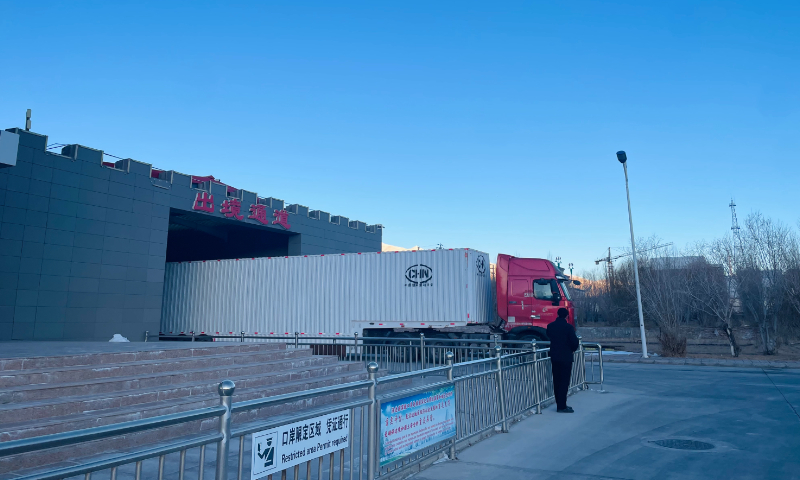 A truck enters the customs inspection hall of the Khunjerab Port on Tuesday. Photo: Liu Caiyu/GT