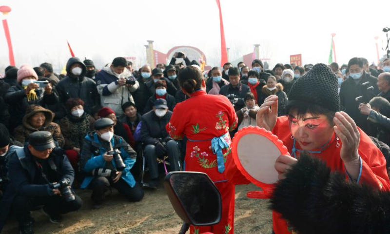 Folk artists perform at the Quyi fair in Majie Village of Baofeng County, central China's Henan Province, Feb. 3, 2023. Photo: Xinhua