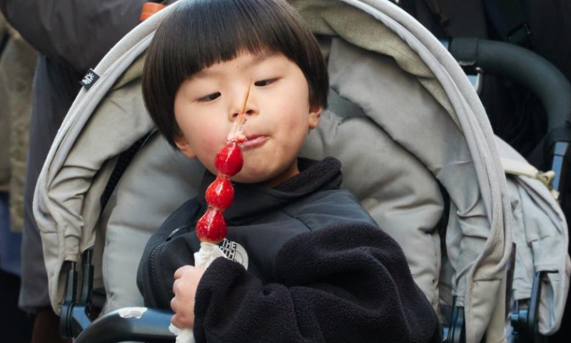 A kid is pictured in the Chinatown of Yokohama, Japan, Feb. 5, 2023. Photo: Xinhua