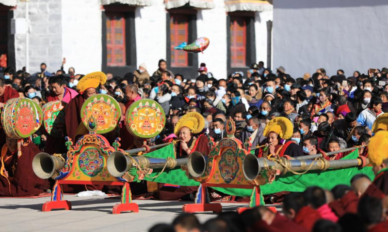 A monk band accompanies the religious dance performed by masked monks during a ritual at the Labrang Monastery in Xiahe County, northwest China's Gansu Province, Feb. 4, 2023. The ritual was held here on Saturday to pray for good luck in the new year. Photo: Xinhua