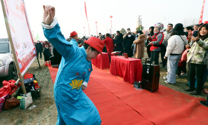 Folk artists perform at the Quyi fair in Majie Village of Baofeng County, central China's Henan Province, Feb. 3, 2023. Photo: Xinhua
