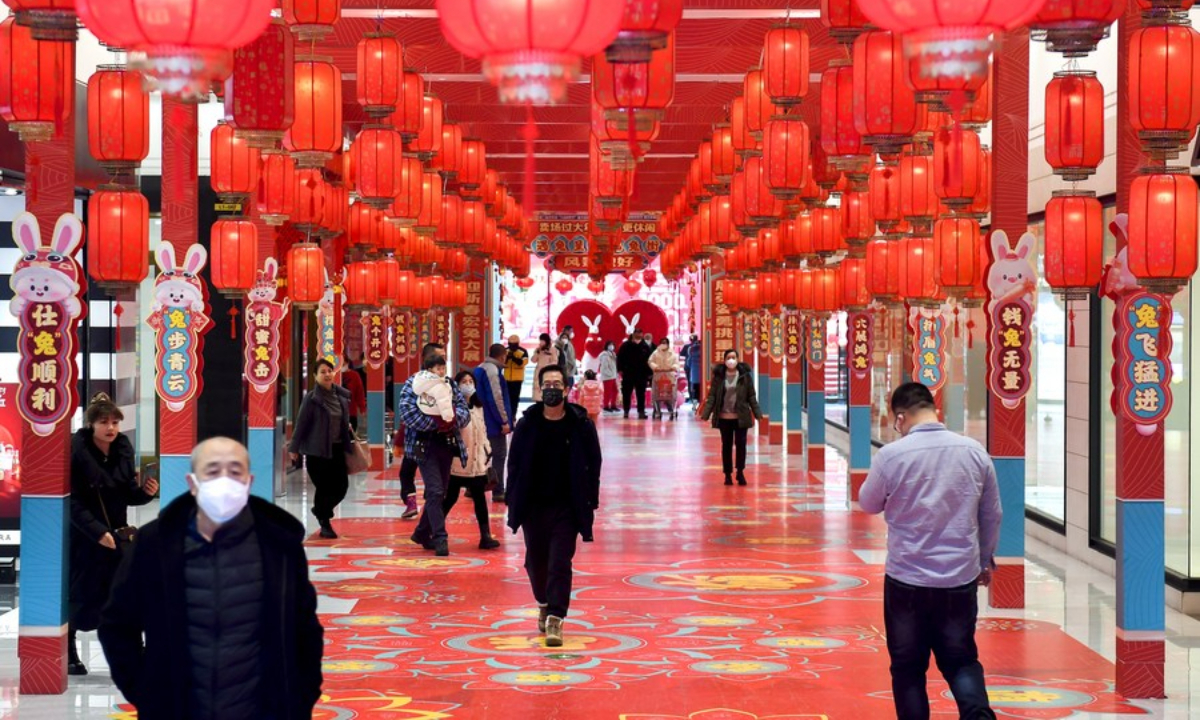 People shop at a shopping mall in Changchun, northeast China's Jilin Province, Jan 23, 2023. Photo:Xinhua