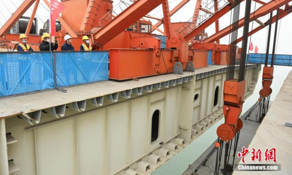 A double-track bridge spanning over Yangtze River for rail transit Line 18 in Chongqing municipality is built on Jan 12, 2023. Photo: China News Service