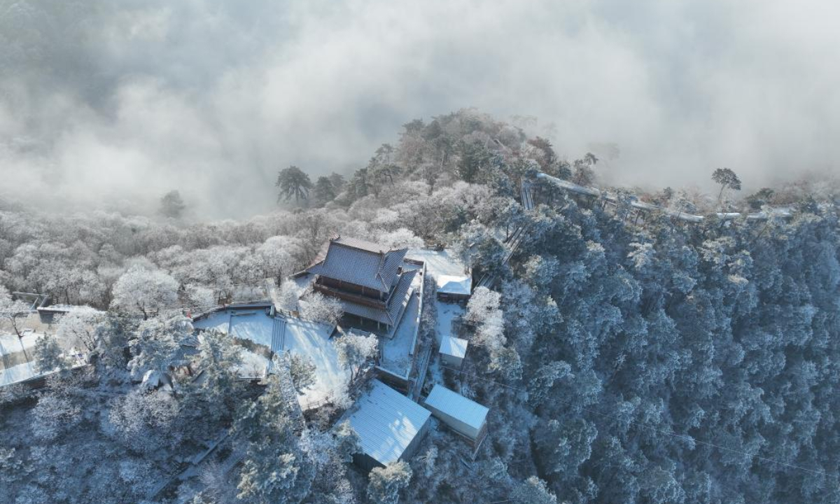 This aerial photo taken on Feb 10, 2023 shows rime scenery at Jingzhong mountain in Qianxi County, north China's Hebei Province. Photo:Xinhua