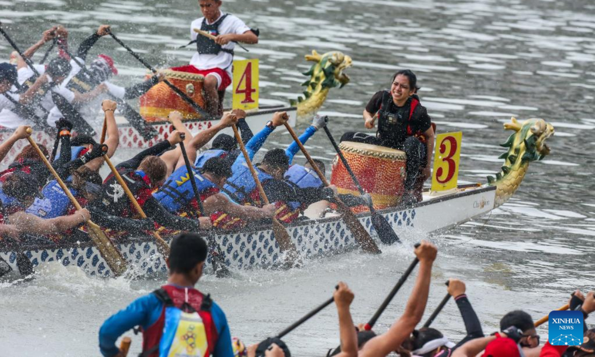 People participate in dragon boat race to celebrate Chinese New Year in Manila Global Times