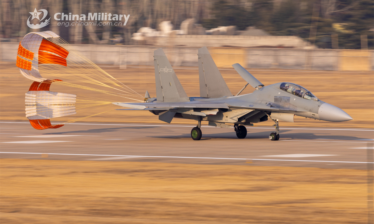 A fighter jet attached to an aviation brigade of the air force under the PLA Northern Theater Command deploys its drogue parachute to slow down after landing during a combat flight training exercise on January 3, 2023. Photo: China Military