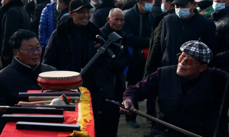 Folk artists perform at the Quyi fair in Majie Village of Baofeng County, central China's Henan Province, Feb. 3, 2023. Photo: Xinhua
