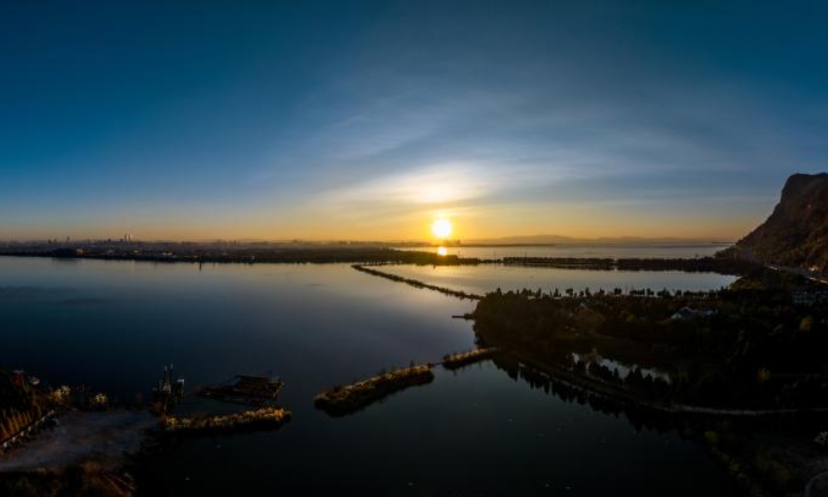 This aerial photo shows the sunrise in Kunming, southwest China's Yunnan Province, on Jan 22, 2023. The Chinese Lunar New Year, or Spring Festval, falls on Sunday. Photo:Xinhua