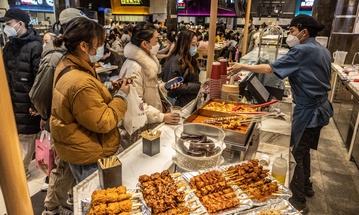 People enjoy dinner services at a restaurant in Beijing on December 24, 2022. Photo: Li Hao/GT