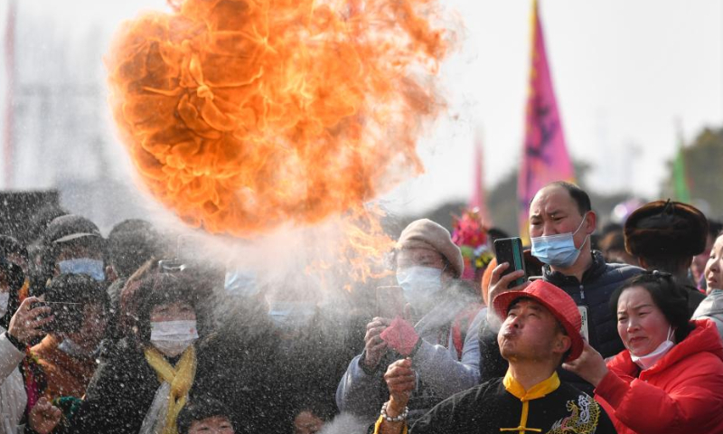 Folk artists perform at the Quyi fair in Majie Village of Baofeng County, central China's Henan Province, Feb. 3, 2023. Photo: Xinhua