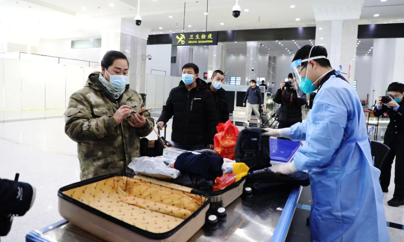 Customs officers at Manzhouli port inspect the first batch of people entering the country after the passenger customs clearance restored at the Manzhouli highway port. Photo: In courtesy of Manzhouli port.