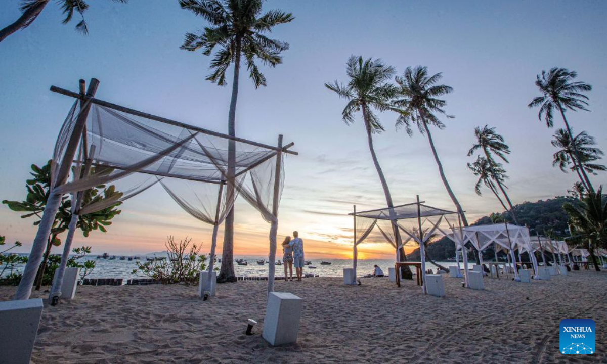 Tourists watch the sunrise at Phi Phi Islands national park in Krabi, Thailand, Feb 16, 2023. Phi Phi Islands national park, with an area of about 388 square kilometers, attracts numerous tourists every year. Photo:Xinhua
