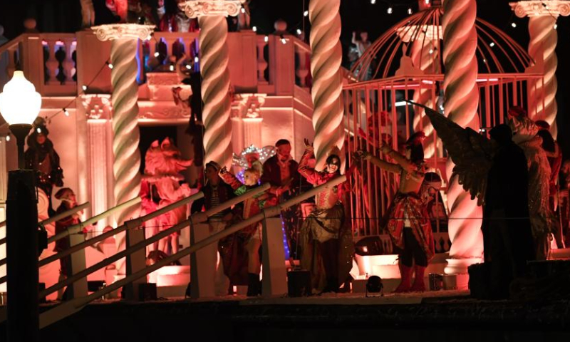 People perform during a water parade of the Venice Carnival in Venice, Italy, Feb. 4, 2023. The Venice Carnival 2023 kicked off in the Italian lagoon city on Saturday, and will last until Feb. 21. Photo: Xinhua