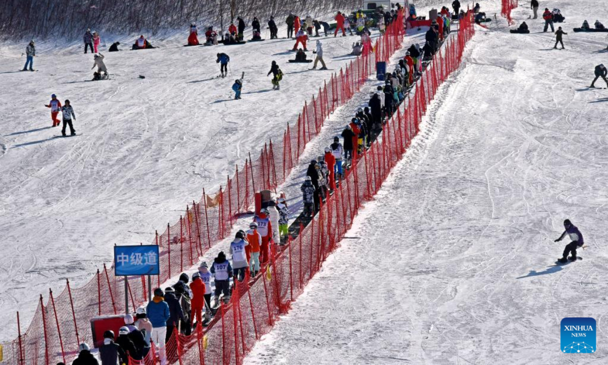 People have fun at a ski resort in Qingdao, east China's Shandong Province, Jan 25, 2023. During the Spring Festival holiday, ski resorts in Qingdao have made full preparations to improve consumption experience and meet the demand of an increasing number of tourists. Photo:Xinhua