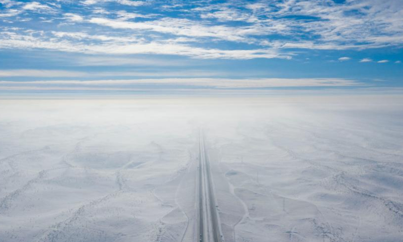 Aerial photo taken on Jan. 16, 2023 shows a cross-desert expressway linking Altay Prefecture and the regional capital Urumqi, in northwest China's Xinjiang Uygur Autonomous Region. Photo: Xinhua