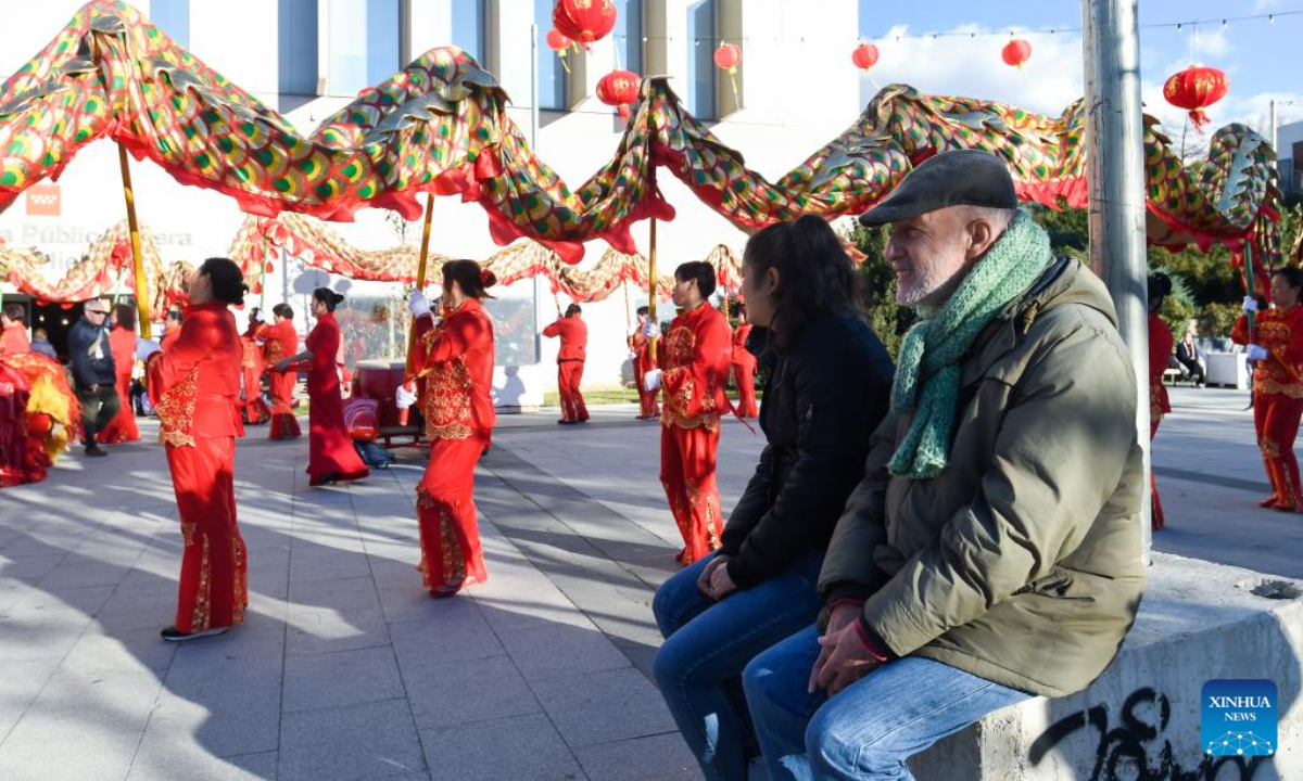 People watch a dragon dance performance during an event to celebrate the Chinese New Year in Madrid, Spain, Jan 20, 2023. Photo:Xinhua