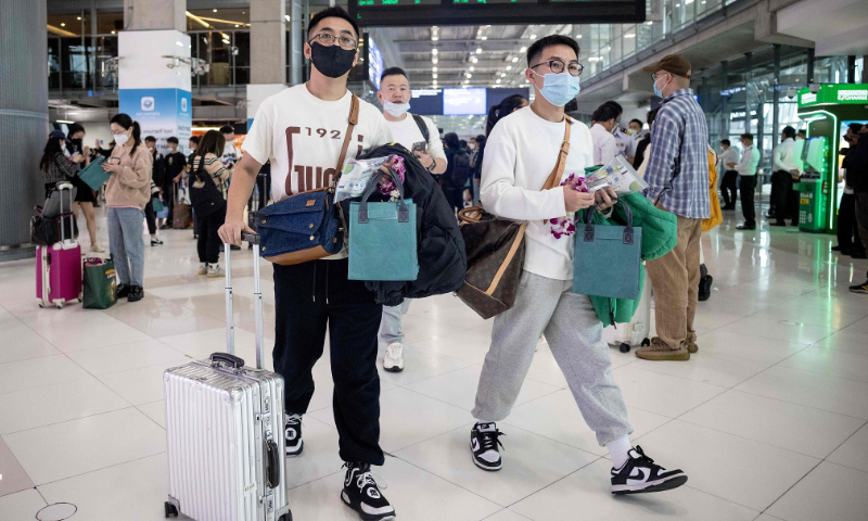 Travellers from a Xiamen Airlines flight arrive at Suvarnabhumi Airport in Bangkok on January 9, 2023, as China removed Covid-19 travel restrictions. Photo: VCG