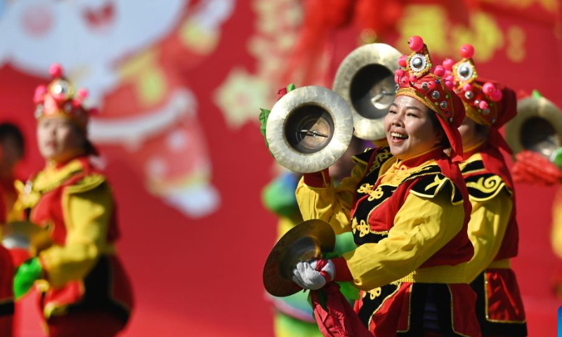 Performers beat gongs in Heyang County, northwest China's Shaanxi Province, Feb. 4, 2023. The Lantern Festival, the 15th day of the first month of the Chinese lunar calendar, falls on Feb. 5 this year. Various folk cultural activities were held across the country to welcome the upcoming festival. Photo: Xinhua