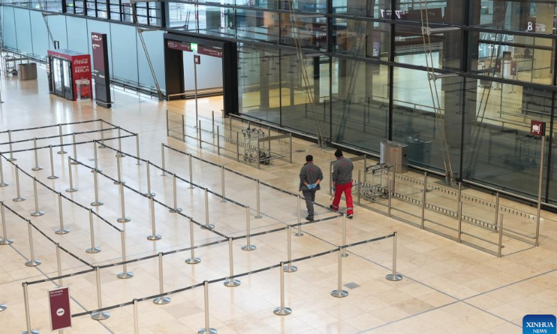 Staff members walk in a terminal of Berlin Brandenburg Airport in Schoenefeld, Germany, Jan. 25, 2023. All passenger flights at Berlin Brandenburg Airport were canceled or delayed on Wednesday due to a strike by airport workers, estimated to affect about 35,000 passengers. Photo: Xinhua