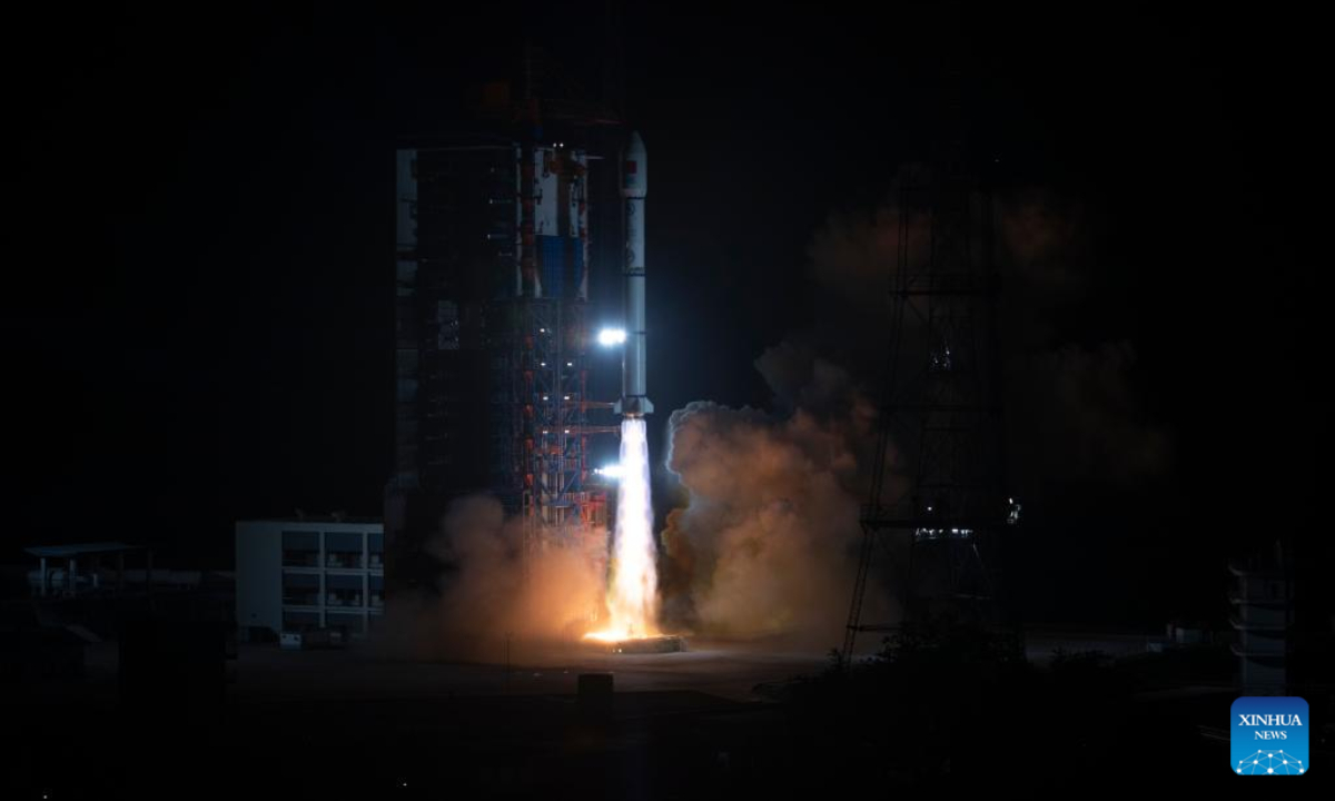 A Long March-2C carrier rocket carrying the APSTAR-6E telecommunication satellite blasts off from the Xichang Satellite Launch Center in southwest China's Sichuan Province on Jan 13, 2023. Photo:Xinhua