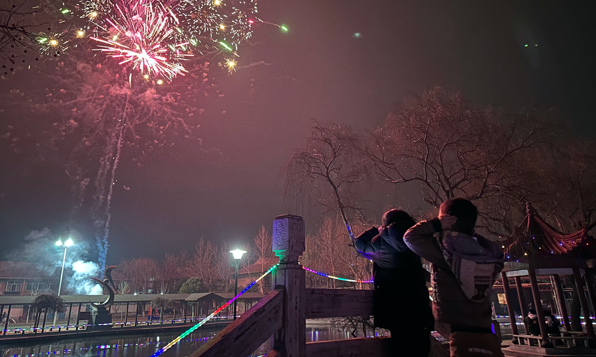Kids watch fireworks in Nanfeng village, Zibo city of East China’s Shandong Province on January 21. Photo: GT