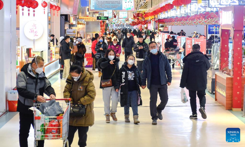 People shop at a shopping mall in Changchun, northeast China's Jilin Province, Jan. 23, 2023. (Xinhua/Xu Chang)