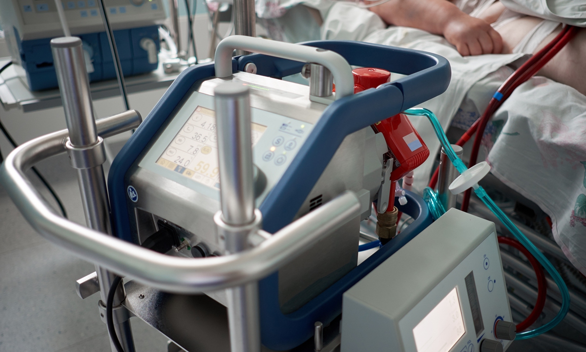 Working ECMO machine in intensive care department Photo: IC