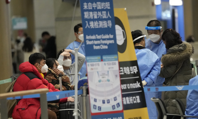 Passengers from China wait before proceeding to a COVID-19 testing center upon their arrival at the Incheon International Airport in Incheon, South Korea, on January 14, 2023. Photo: VCG