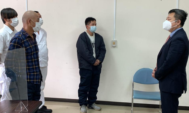 Cheng Yan (R), Chinese deputy consul-general in Fukuoka visits rescued Chinese crew members in Nagasaki, Japan, Jan. 26, 2023. Eight crew members of a cargo ship that sank off southwestern Japan have been confirmed dead, including six Chinese nationals, said the Chinese Consulate-General in Fukuoka on Thursday. Photo: Xinhua