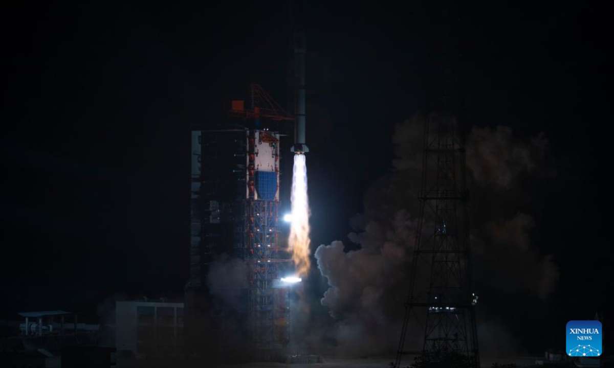 A Long March-2C carrier rocket carrying the APSTAR-6E telecommunication satellite blasts off from the Xichang Satellite Launch Center in southwest China's Sichuan Province on Jan 13, 2023. Photo:Xinhua
