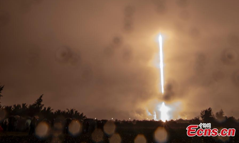A modified version of the Long March 7 carrier rocket carrying Shijian-23, Shiyan-22A and Shiyan-22B satellites blasts off from the Wenchang Spacecraft Launch Site in south China's Hainan Province, Jan. 9, 2023. (Photo: China News Service/Luo Yunfei)






