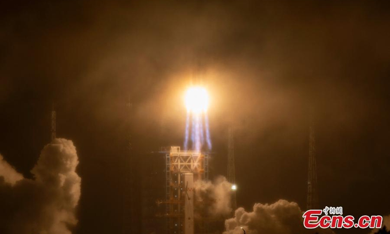 A modified version of the Long March 7 carrier rocket carrying Shijian-23, Shiyan-22A and Shiyan-22B satellites blasts off from the Wenchang Spacecraft Launch Site in south China's Hainan Province, Jan. 9, 2023. (Photo: China News Service/Luo Yunfei)






