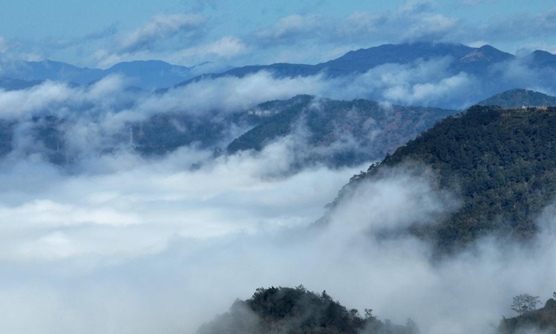 This aerial photo taken on Jan. 14, 2023 shows advection fog which occurs around the Guling Hill in Jin'an District of Fuzhou, southeast China's Fujian Province. (Xinhua/Wei Peiquan)