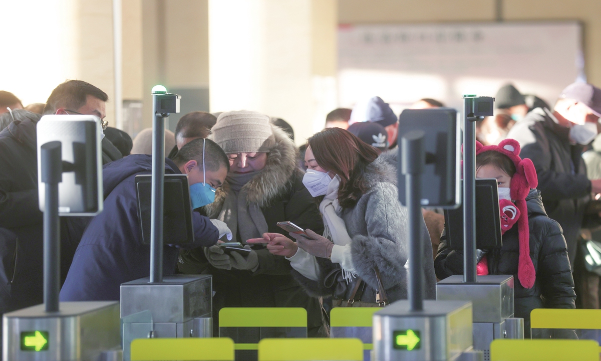 Passengers leave China through the Erenhot Port in North China's Inner Mongolia Autonomous Region on January 8 as the border reopened, which marks the first day China downgraded its COVID-19 management from Class A to Class B. Photo: Cui Meng/GT
