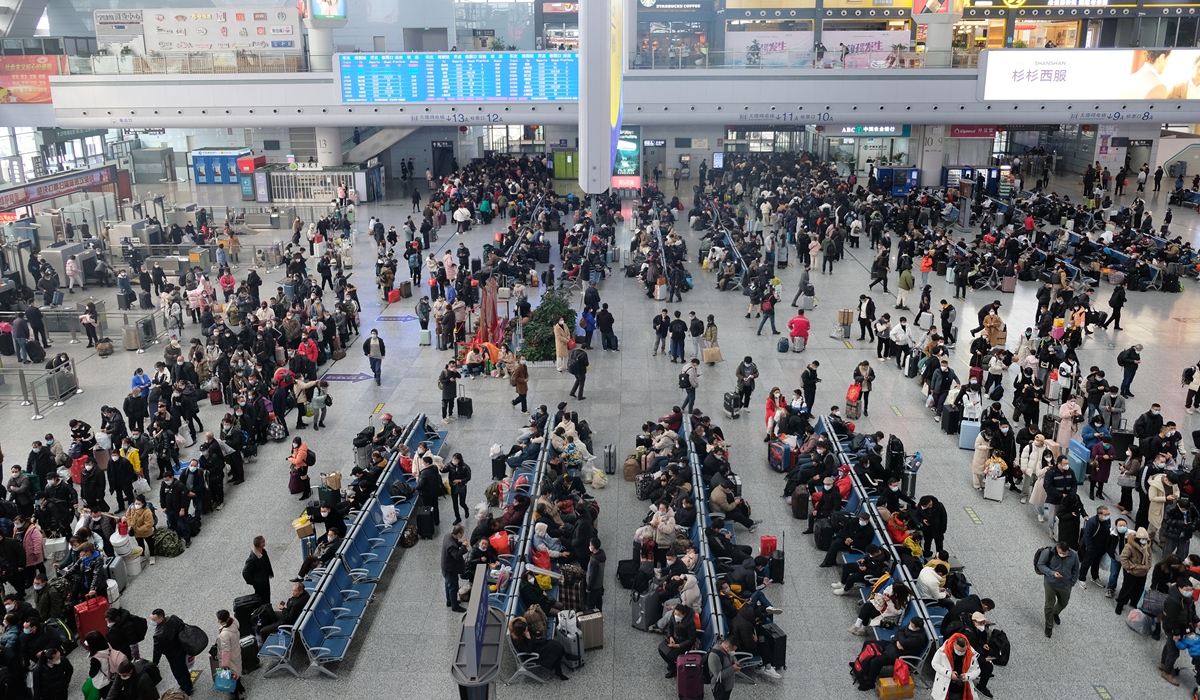 Passengers wait at the Ningbo Railway Station in Zhejiang Province, East China, to embark on trips back home on January 9, 2023. The travel rush for this year's Chinese Spring Festival holidays will last for 40 days, from January 7 to February 15. Photo: cnsphoto